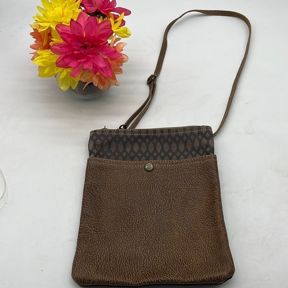 Myra brown Black Crossbody bag. BRN2045A